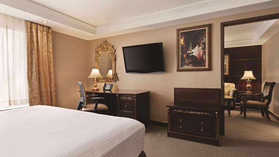 Radisson Toronto Airport West Suite