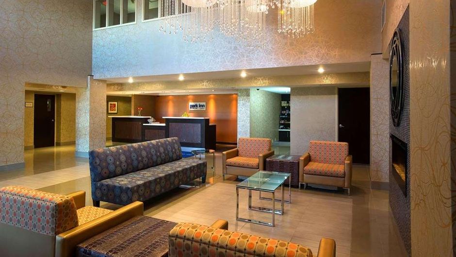 Park Inn by Radisson Toronto-Markham Lobby