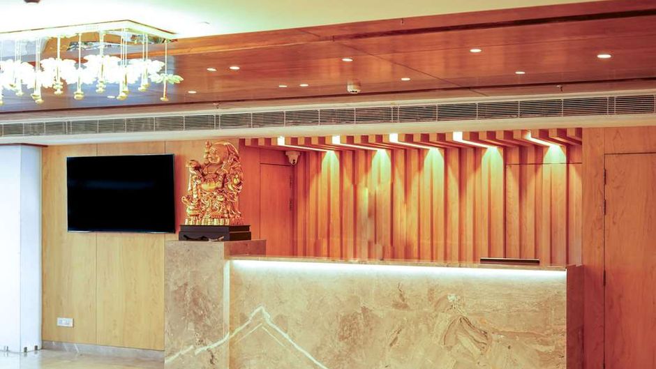 Quality Inn Elite Lobby