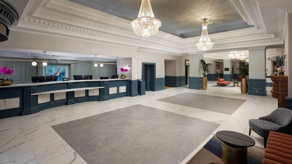 DoubleTree by Hilton Brighton Metropole Lobby