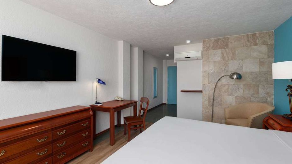 Howard Johnson by Wyndham Toluca Room