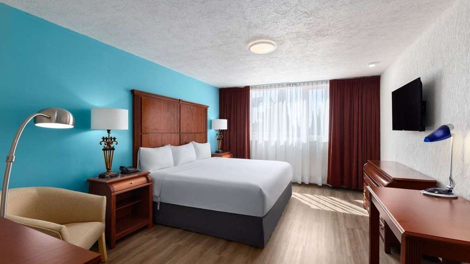 Howard Johnson by Wyndham Toluca Room