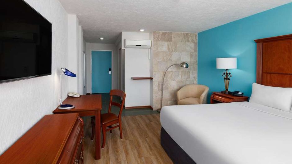 Howard Johnson by Wyndham Toluca Room
