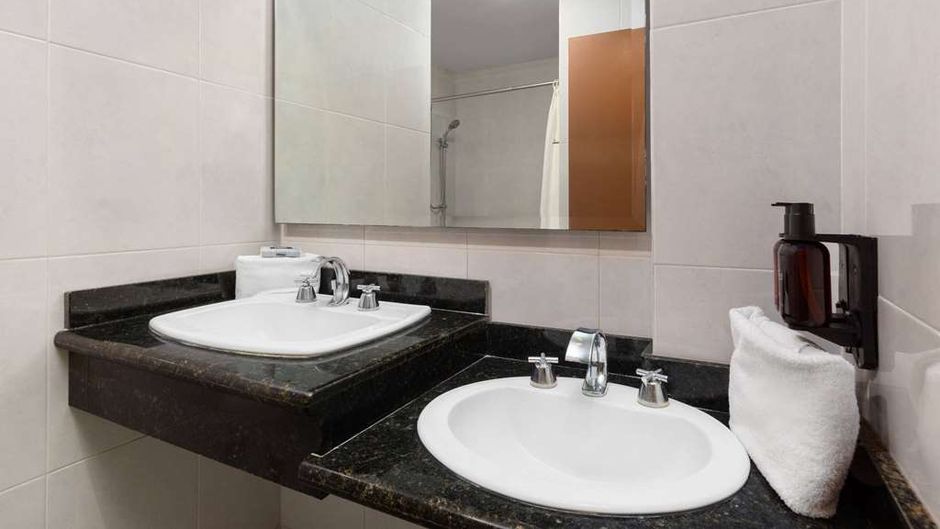 Howard Johnson by Wyndham Toluca Room