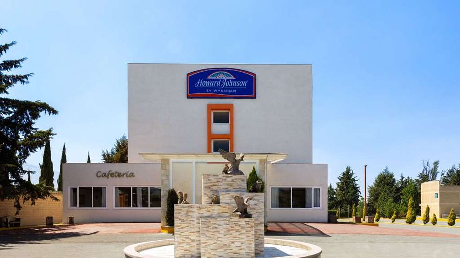 Howard Johnson by Wyndham Toluca Exterior