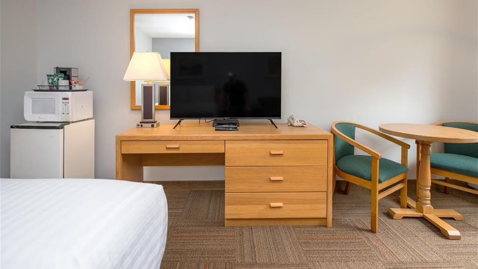 Coast Hinton Hotel Room
