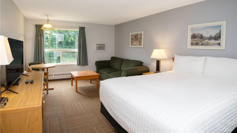 Coast Hinton Hotel Room