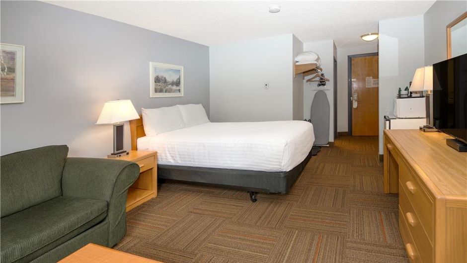 Coast Hinton Hotel Room