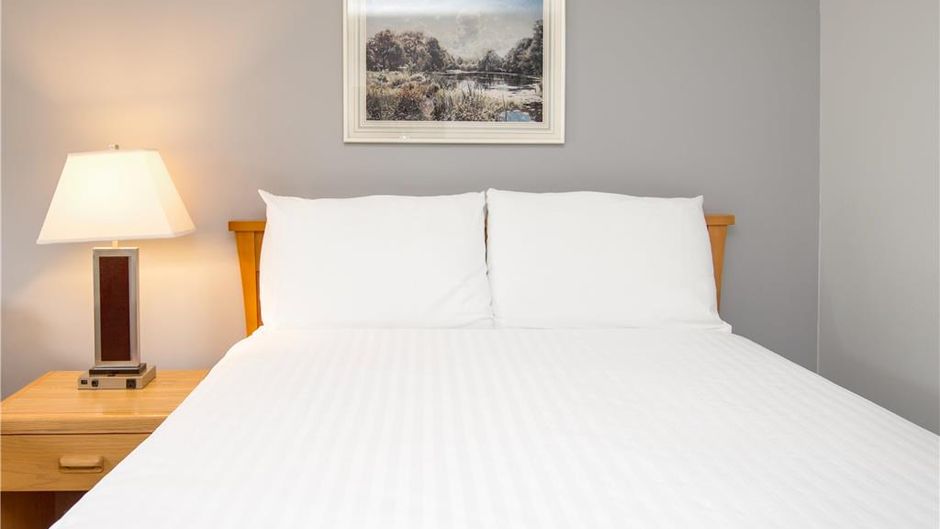 Coast Hinton Hotel Room