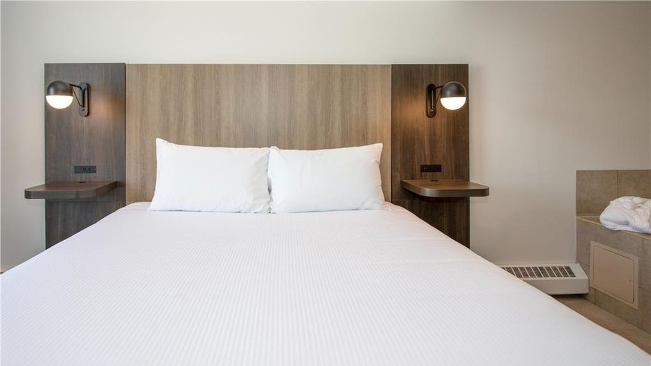 Coast Hinton Hotel Suite