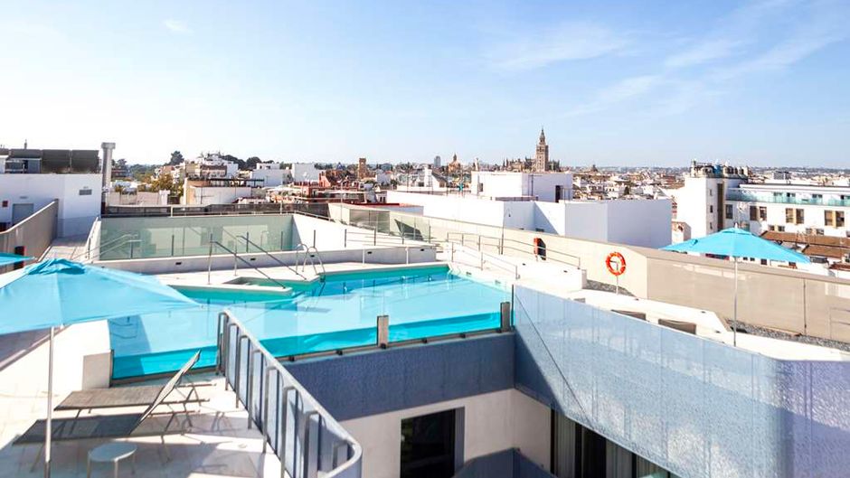 Macia Sevilla Kubb Pool