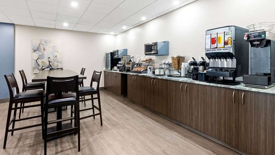 Howard Johnson by Wyndham Thunder Bay Restaurant