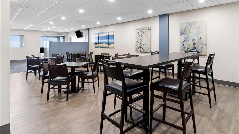 Howard Johnson by Wyndham Thunder Bay Restaurant