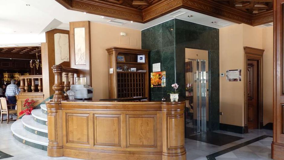 Hotel Aranda Lobby