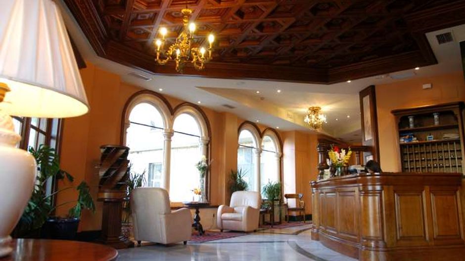 Hotel Aranda Lobby