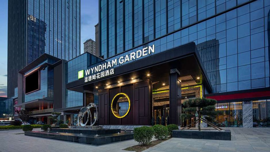 Wyndham Garden West Railway Station Exterior