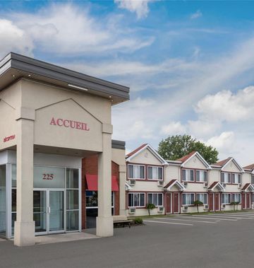 Travelodge by Wyndham Drummondville
