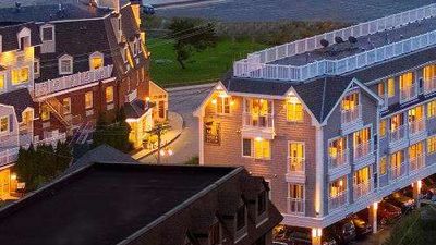 Newport Beach Hotel & Suites