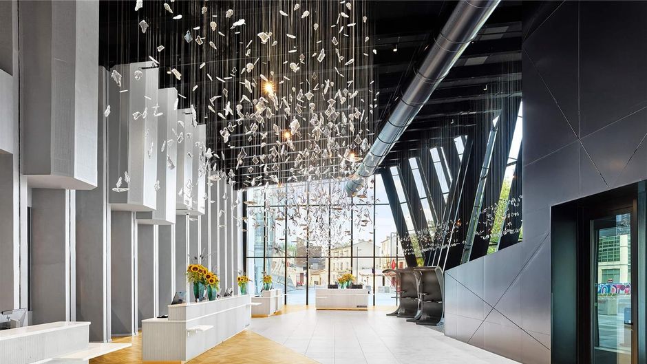 H4 Hotel Wyndham Paris Pleyel Resort Lobby