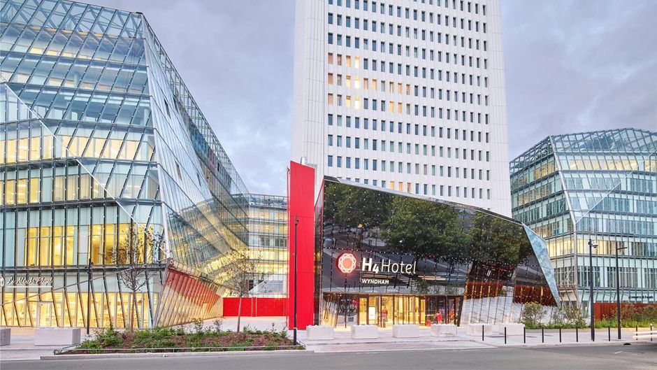 H4 Hotel Wyndham Paris Pleyel Resort Exterior