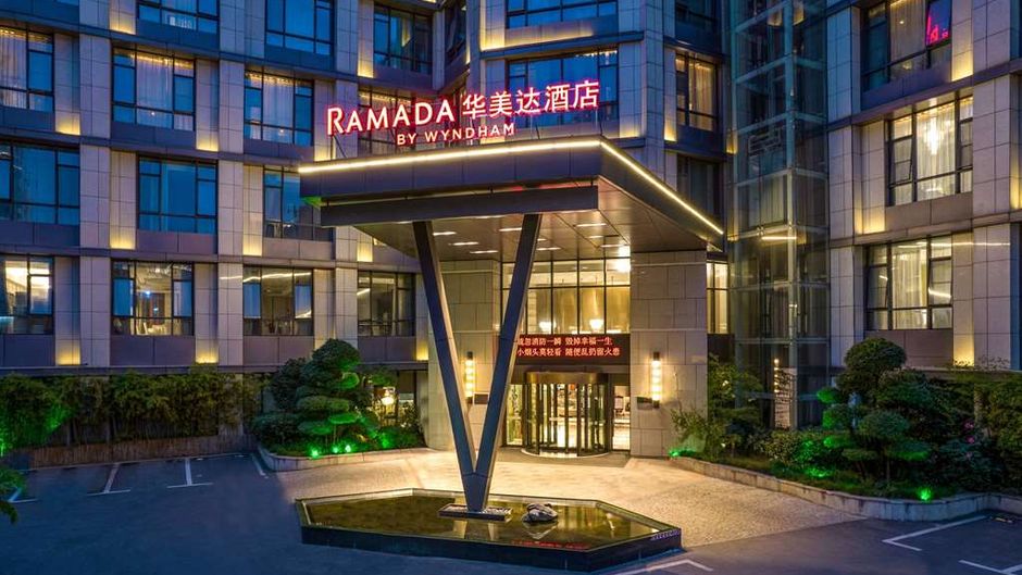Ramada by Wyndham Xiangyang Fancheng Exterior