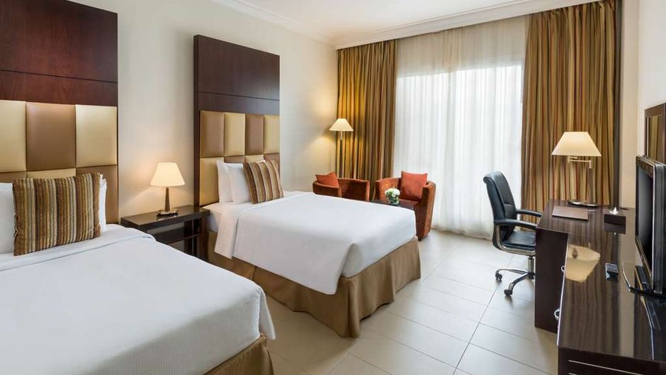 Metropolitan Al Mafraq Hotel Room