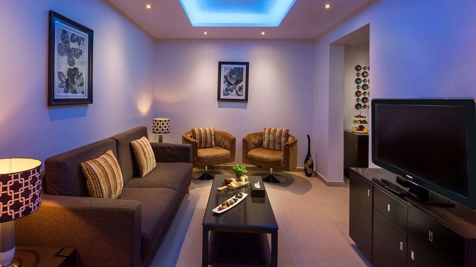 Metropolitan Al Mafraq Hotel Suite