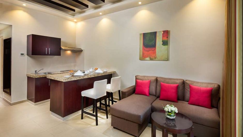 Metropolitan Al Mafraq Hotel Suite