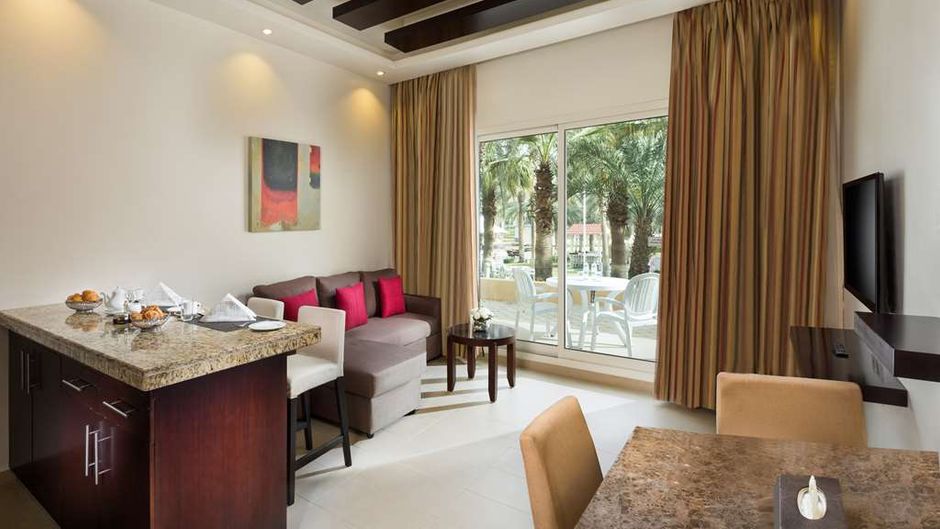 Metropolitan Al Mafraq Hotel Suite