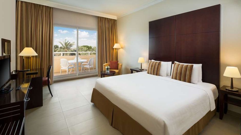 Metropolitan Al Mafraq Hotel Room