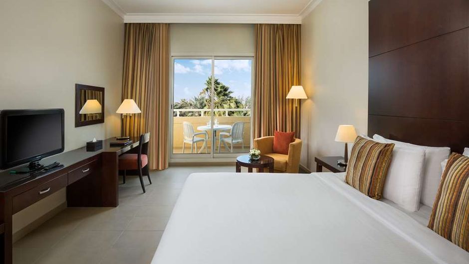 Metropolitan Al Mafraq Hotel Room