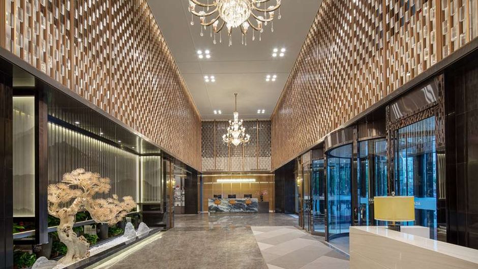 Ramada by Wyndham Bayannur Lobby