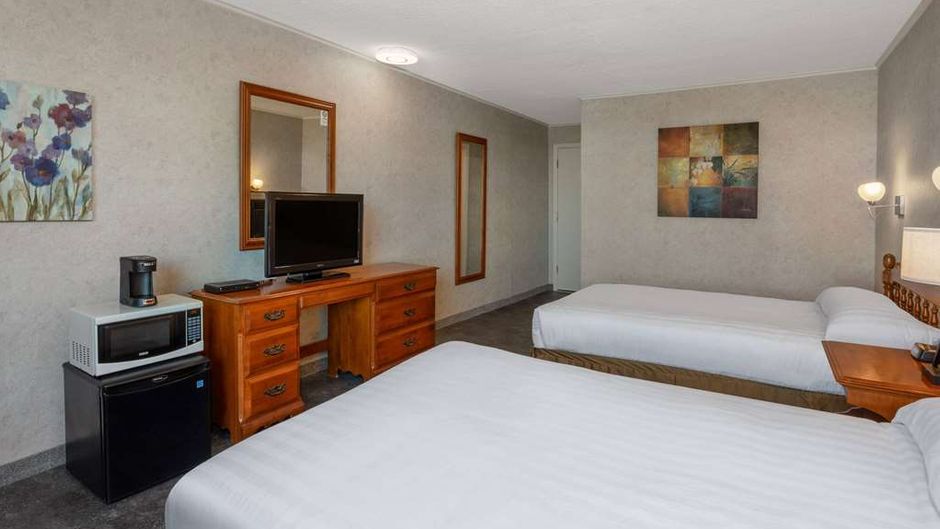 Travelodge by Wyndham Amherst Room