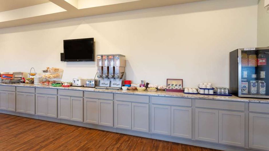 Travelodge by Wyndham Amherst Other