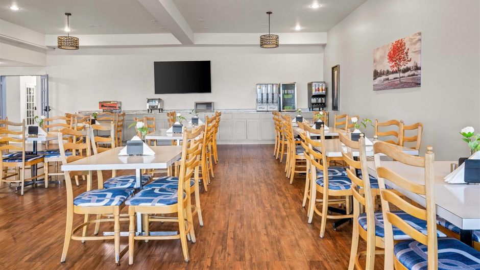 Travelodge by Wyndham Amherst Restaurant