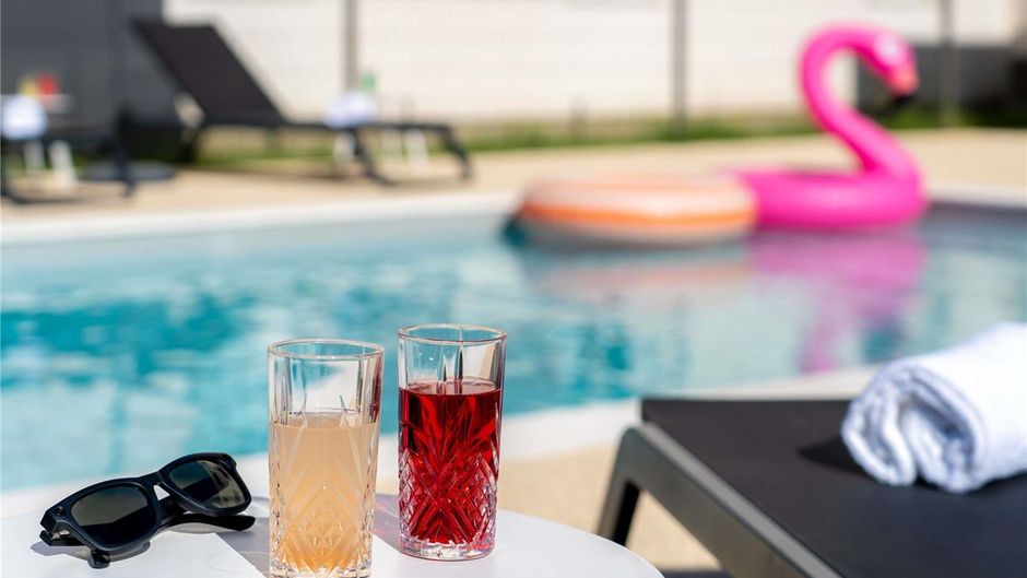 Ibis St Paul Trois Chateaux Pool