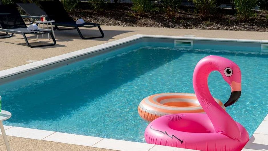 Ibis St Paul Trois Chateaux Pool