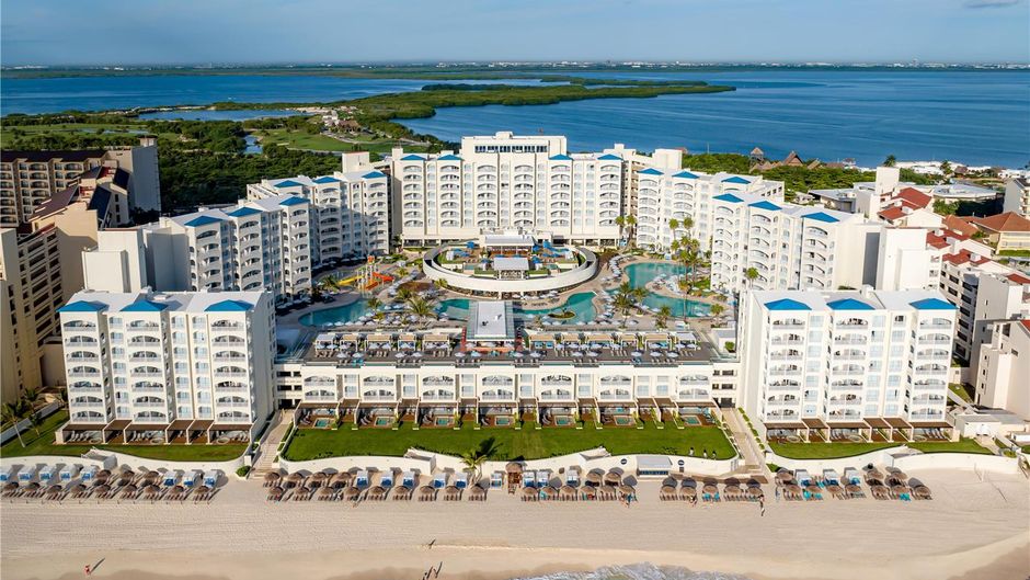 Hilton Cancun Mar Caribe All-Inclusive Resort Exterior