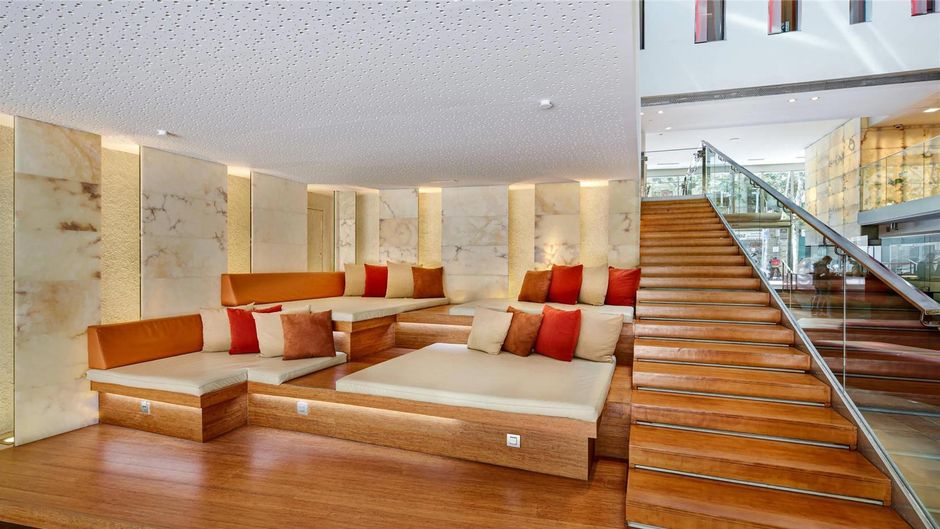Sercotel Rosellon Lobby