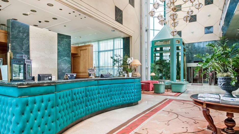 Royal Garden Hotel Lobby