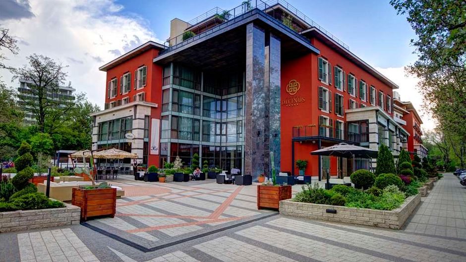 Divinus Hotel Debrecen Exterior