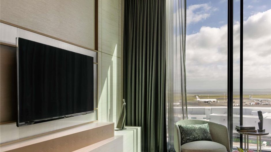 Pullman Auckland Airport Suite