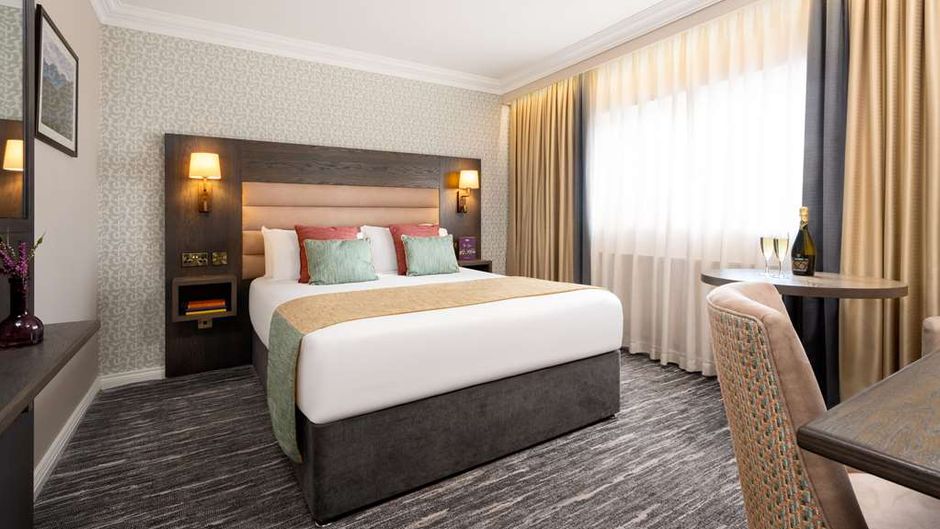 Burrendale Hotel & Country Club Room