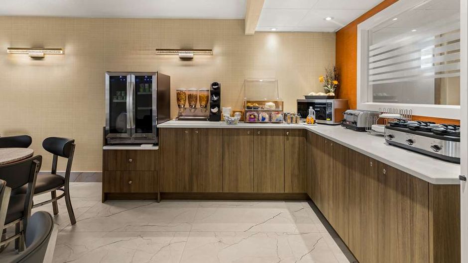 SureStay Plus by Best Western Brooks Restaurant