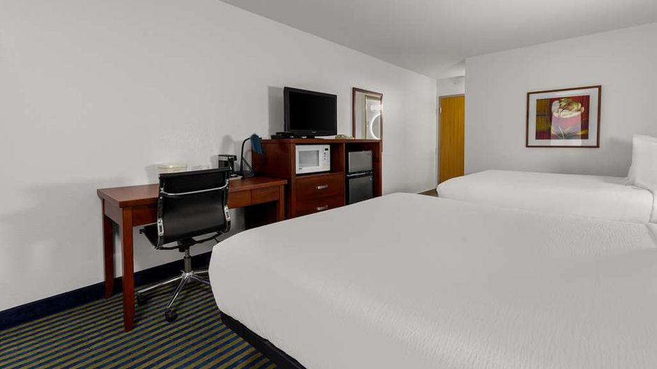 SureStay Plus by Best Western Brooks Room