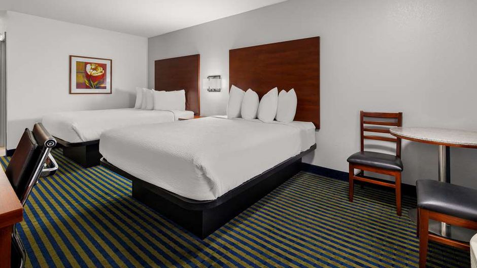 SureStay Plus by Best Western Brooks Room