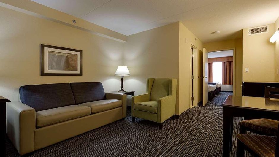 Country Inn & Suites Niagara Falls Suite