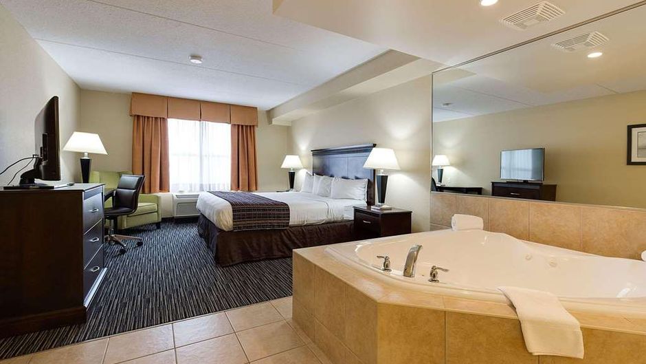 Country Inn & Suites Niagara Falls Suite