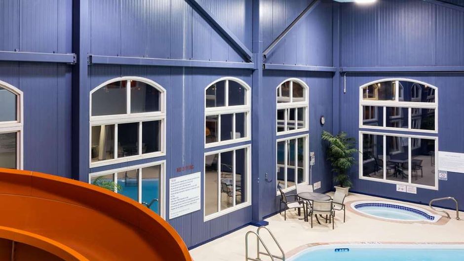 Radisson Hotels & Suites Fort McMurray Pool