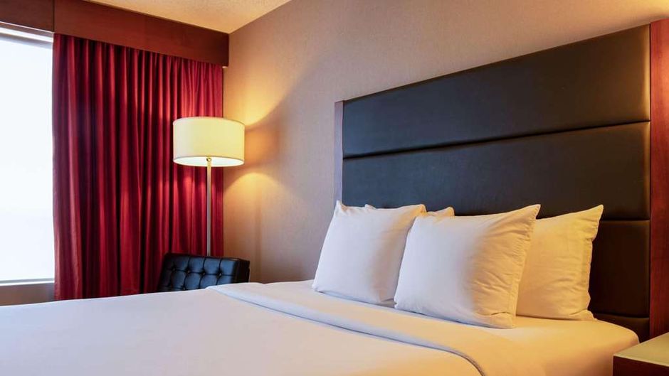 Radisson Hotels & Suites Fort McMurray Room